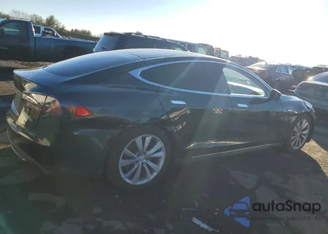 2014 Tesla Model S z USA, uszkodzony, nr VIN 5YJSA1S18EFP50997